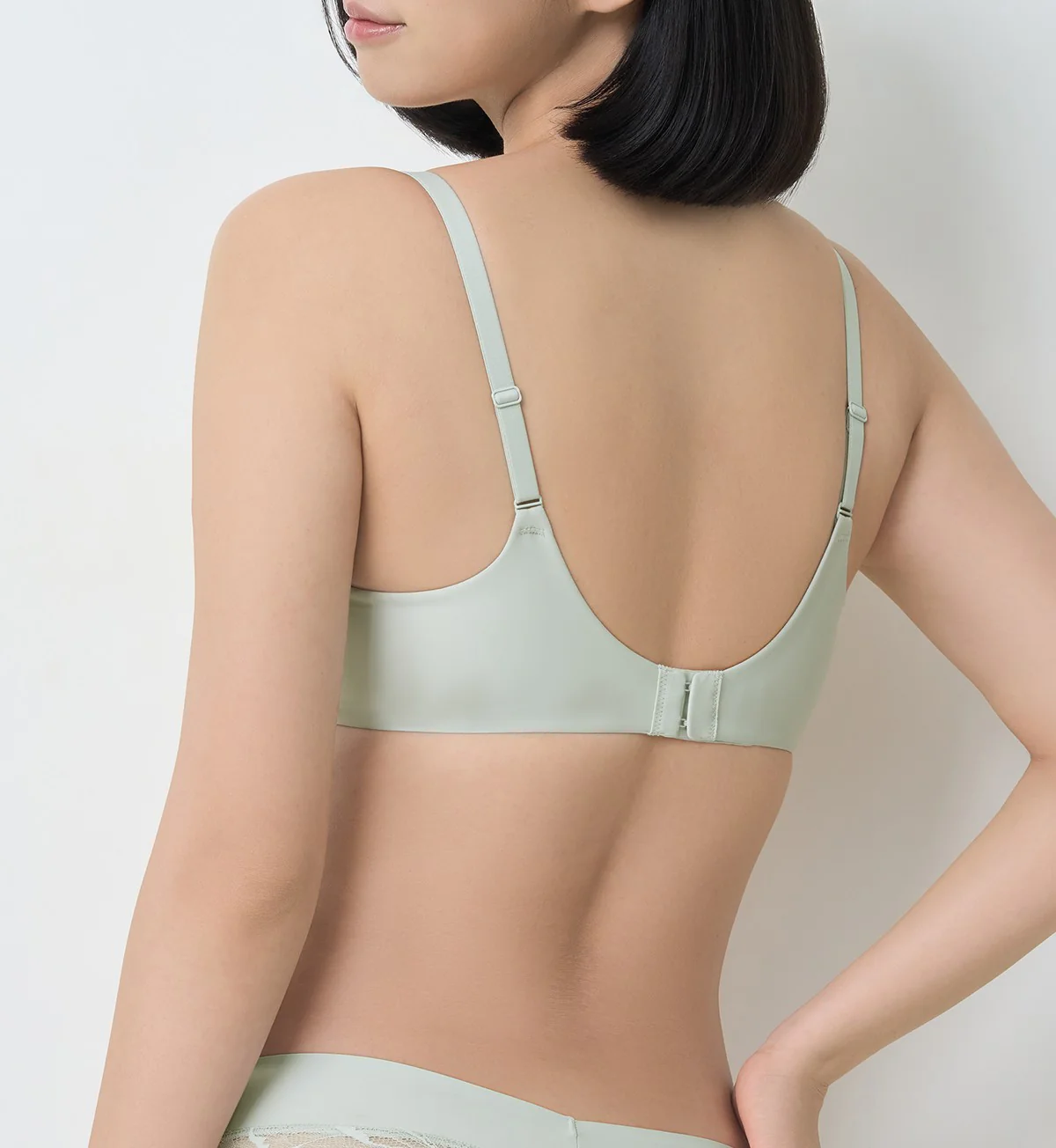 Body Makeup Illusion Lace Wired Push Up Deep V Bra - Image 3