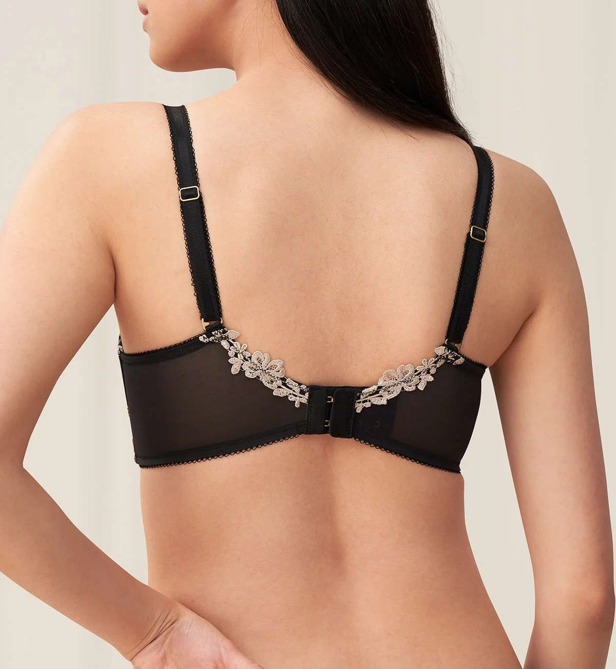 Mallow Embroidery Non-Wired Push Up Deep V Bra - Image 3