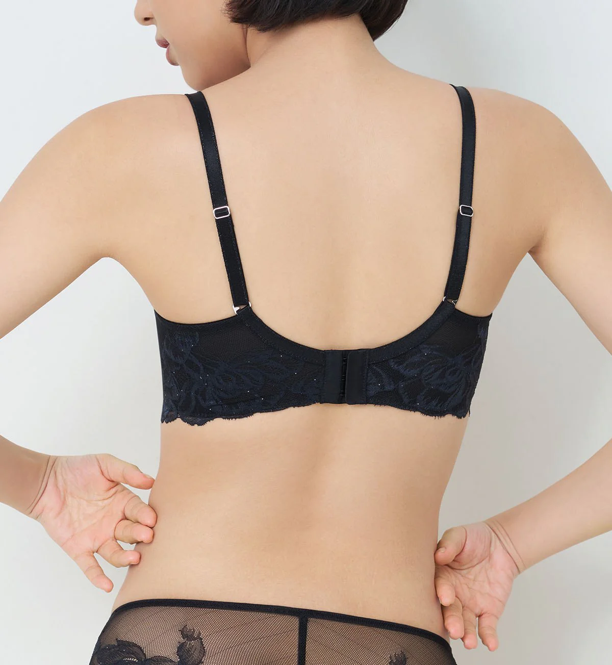 Shimmer Bloom Non-Wired Push Up Deep V Bra - Image 3