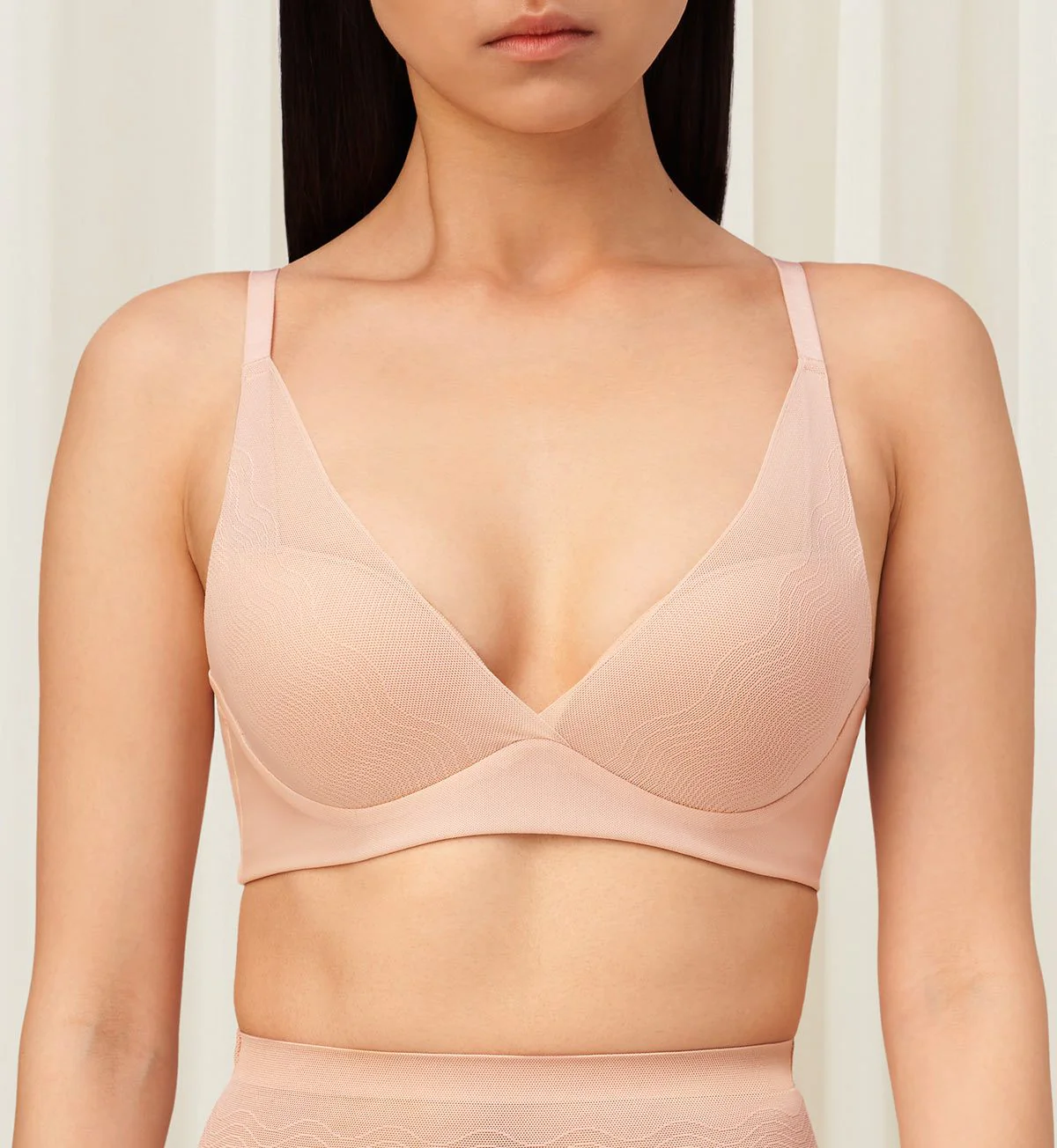 Smooth Sensation Magic Push Up Deep V Bra - Image 2