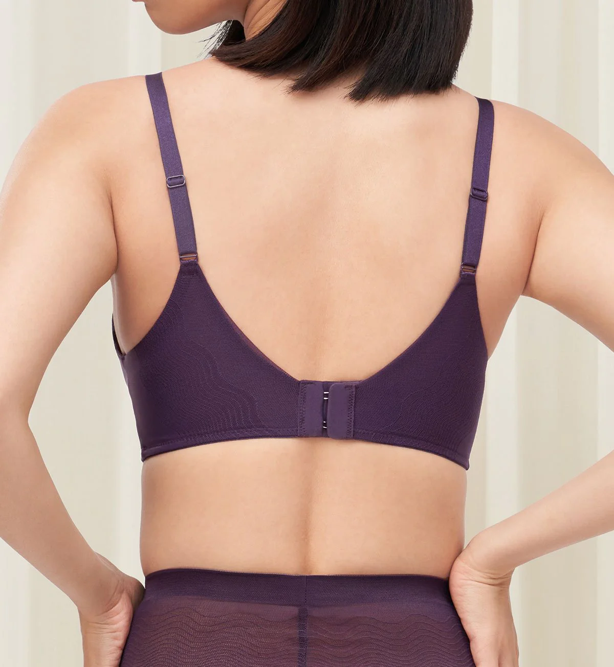 Smooth Sensation Magic Push Up Deep V Bra - Image 3